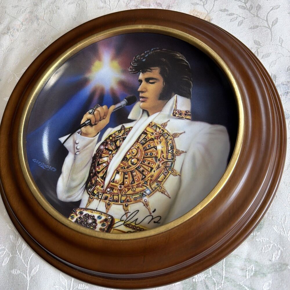 Elvis Presley " The Dream " collector plate With Wood Display Surround
